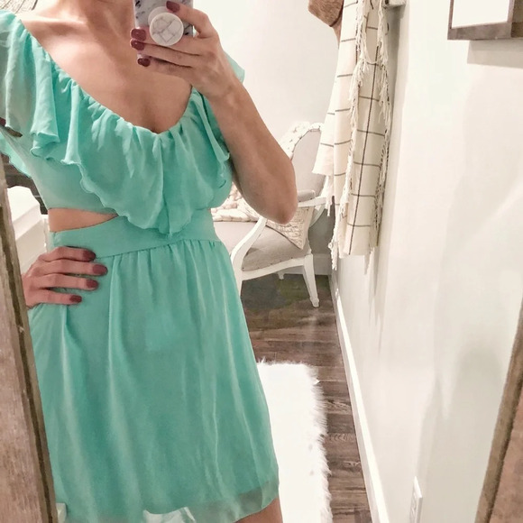 SPEECHLESS medium mint sexy, flirty ruffle dress - Picture 1 of 6